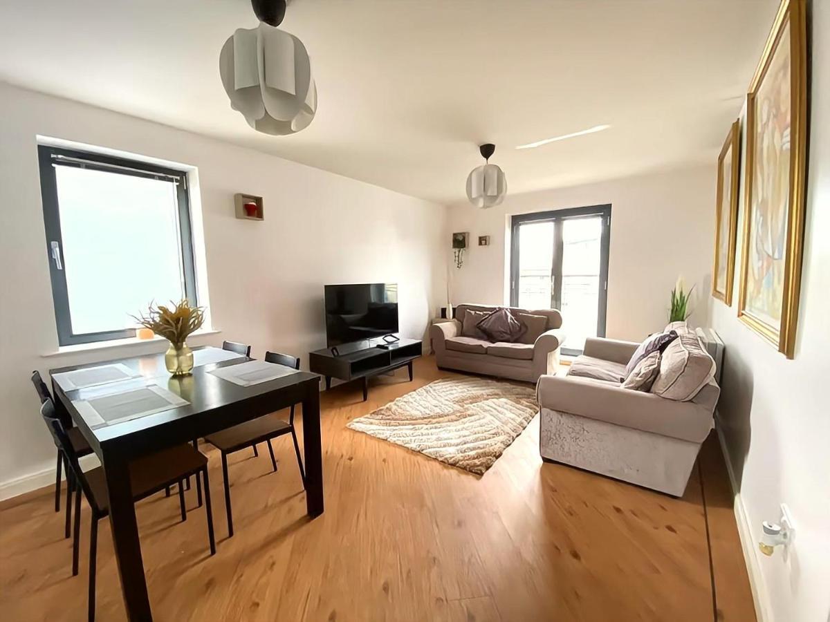 Apartment Lovely 2-bedrooms Step To The *