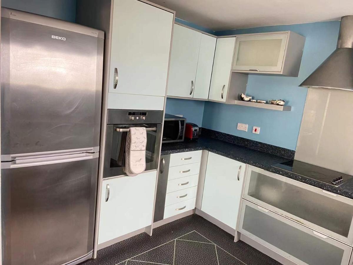 Lovely 2-bedrooms Step To The Apartment Swansea