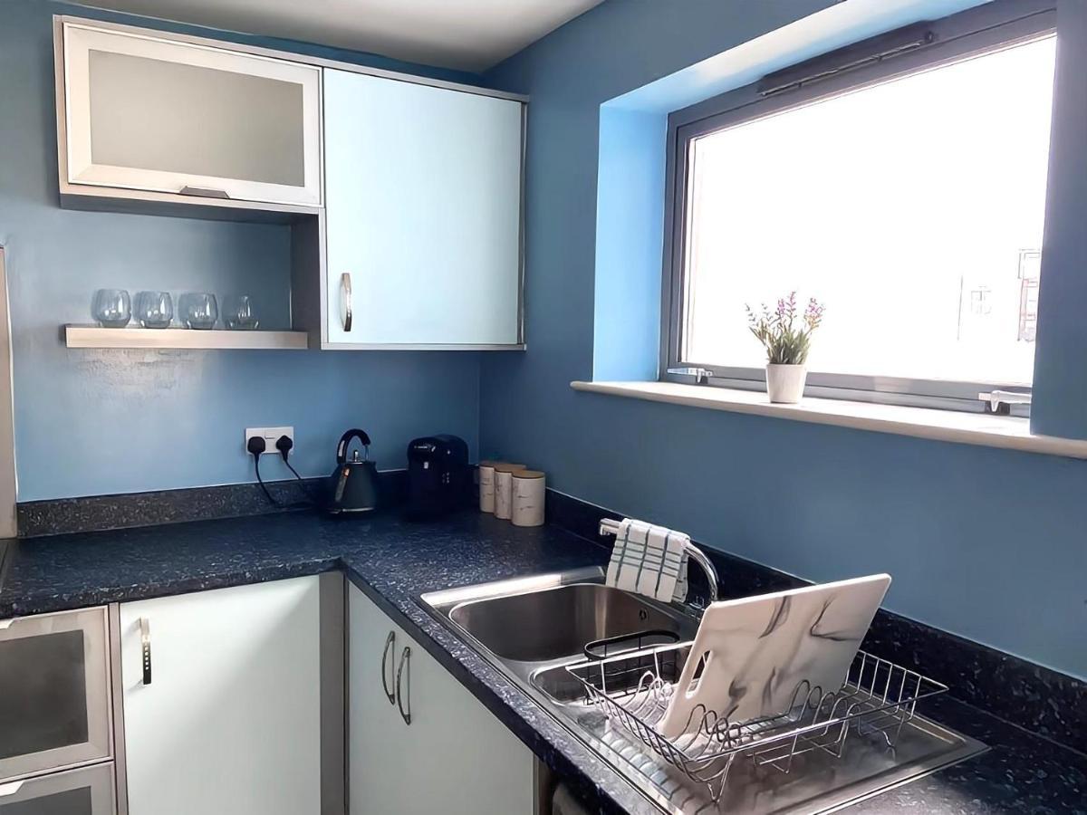Lovely 2-bedrooms Step To The *