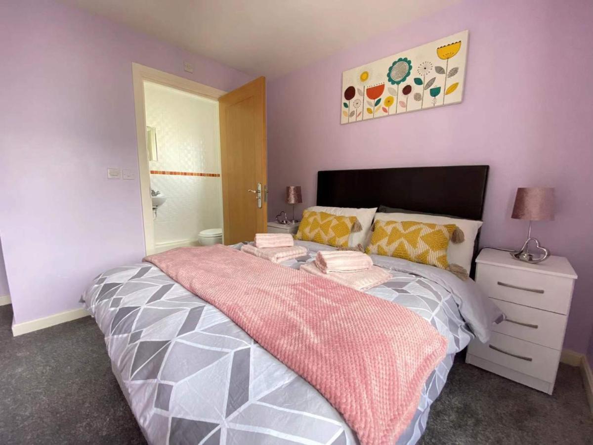 Lovely 2-bedrooms Step To The