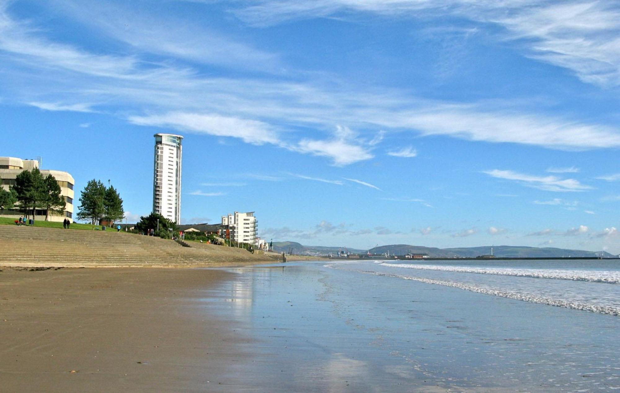 Lovely 2-bedrooms Step To The Apartment Swansea